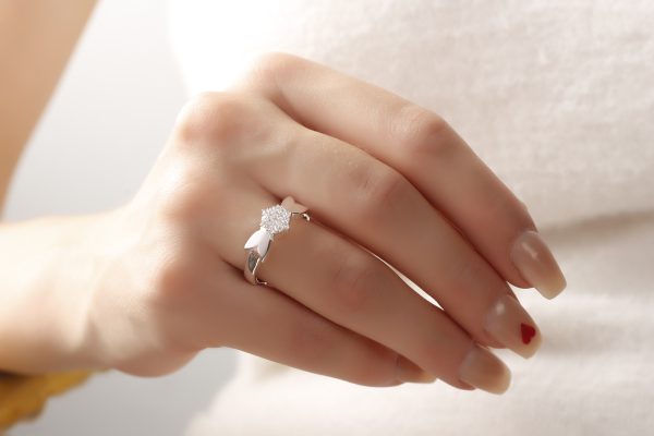 Silver Woman   Ring With Stone